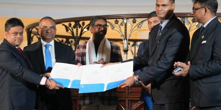 झारखंड में ₹70,000 करोड़ का मेगा निवेश! जिंदल ग्रुप ने स्टील, परमाणु और सौर ऊर्जा में लगाया दांव – 60 हजार से ज्यादा युवाओं को मिलेंगे रोजगार, राज्य बनेगा नया इंडस्ट्रियल पावरहाउस!