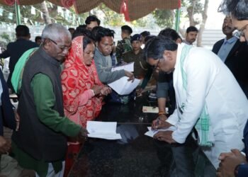 गांव-गांव पहुंचे CM हेमन्त सोरेन: खिजुरिया, दुमका में आम लोगों की समस्याएं सुनीं, तुरंत निस्तारण के दिए सख्त निर्देश!