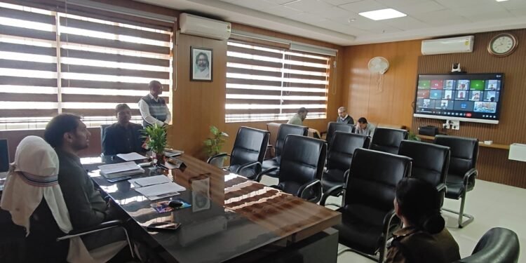 गढ़वा में अवैध खनन पर अब जीरो टॉलरेंस: DC दिनेश यादव की अगुवाई में टास्क फोर्स की हाई-लेवल बैठक, हर महीने रिपोर्ट और संयुक्त रेड अनिवार्य! गढ़वा में अवैध खनन पर अब जीरो टॉलरेंस: DC दिनेश यादव की अगुवाई में टास्क फोर्स की हाई-लेवल बैठक, हर महीने रिपोर्ट और संयुक्त रेड अनिवार्य!