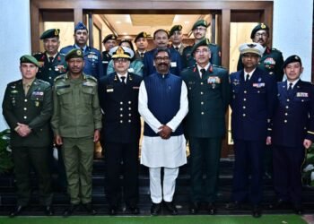 CM हेमन्त सोरेन ने राष्ट्रीय रक्षा महाविद्यालय के 17 सदस्यों से की खुलकर बात: झारखंड की खेल, शिक्षा, उद्योग और महिला सशक्तिकरण की ताकत दुनिया को दिखाई!