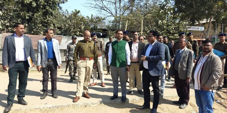 गढ़वा नगर चुनाव 2026 की फुलप्रूफ तैयारी: DC-SP ने डिस्पैच सेंटर से मतदान केंद्र तक किया संयुक्त निरीक्षण – निष्पक्षता और शांति पर जीरो टॉलरेंस!