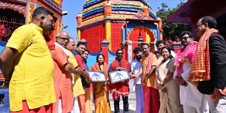 माँ छिन्नमस्तिका के चरणों में CM हेमन्त सोरेन-कल्पना सोरेन का भावुक दर्शन: पूरे झारखंड की खुशहाली-समृद्धि की मांगी मनौती!