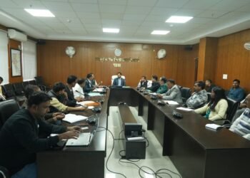 गढ़वा में शिक्षा क्रांति की तेज़ रफ्तार! उपायुक्त ने असैनिक निर्माण कार्यों की गहन समीक्षा की – KGBV, PVTG छात्रावास, PM SHRI स्कूल से किचन शेड तक सभी प्रोजेक्ट्स पर सख्त निगरानी, समय-सीमा में गुणवत्ता के साथ पूरा करने का अल्टीमेटम!