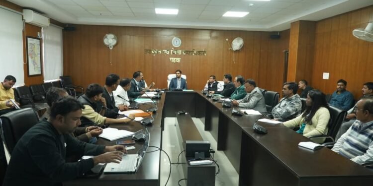 गढ़वा में शिक्षा क्रांति की तेज़ रफ्तार! उपायुक्त ने असैनिक निर्माण कार्यों की गहन समीक्षा की – KGBV, PVTG छात्रावास, PM SHRI स्कूल से किचन शेड तक सभी प्रोजेक्ट्स पर सख्त निगरानी, समय-सीमा में गुणवत्ता के साथ पूरा करने का अल्टीमेटम!