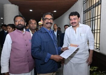 देवघर में महाशिवरात्रि का भव्य न्योता! मुख्यमंत्री हेमंत सोरेन बने शिव बारात के मुख्य अतिथि – शिवरात्रि महोत्सव समिति ने रांची में की मुलाकात, 15 फरवरी को होगा ऐतिहासिक आयोजन!