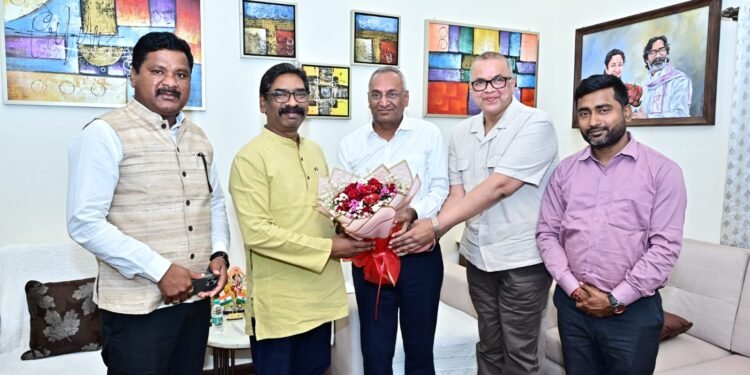 झारखंड में कैंसर के खिलाफ बड़ा हथियार! स्वदेशी कैंसर उपचार मशीन की जानकारी लेकर मुख्यमंत्री हेमंत सोरेन से मिले वैज्ञानिक जी. भी. के. सुब्रमण्यम – राज्य में अत्याधुनिक इलाज की सुविधा देने को तैयार सरकार!