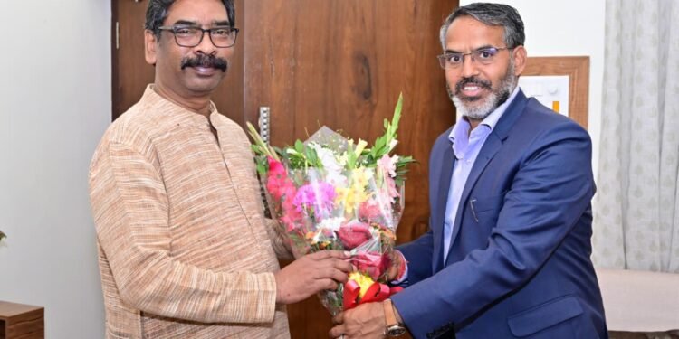 गिरिडीह में मरांग बुरू जुग जाहेर बाहा बोंगा 2026 का भव्य न्योता! मुख्यमंत्री हेमंत सोरेन मुख्य अतिथि बनकर पहुंचेंगे – उपायुक्त रामनिवास यादव ने की शिष्टाचार मुलाकात, 20 फरवरी को आदिवासी संस्कृति का महाकुंभ!