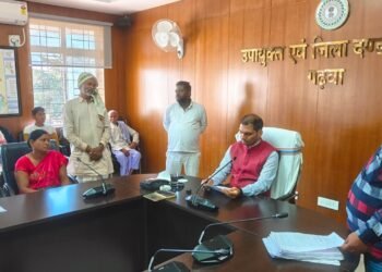 गढ़वा में उपायुक्त की जनसुनवाई में जनता का जोश! वन पट्टा, धूमकुड़िया भवन, पेट्रोल पंप एनओसी से लेकर शिक्षक भर्ती तक दर्जनों फरियादें सुनीं – तुरंत जांच और कार्रवाई के सख्त आदेश!