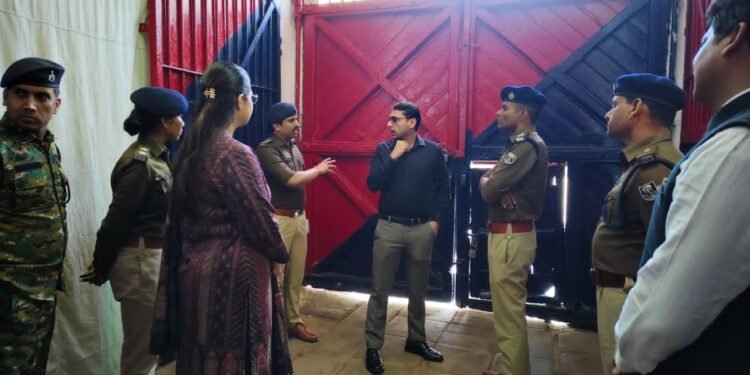 आरा मंडल कारागार का हाई-लेवल संयुक्त निरीक्षण! DM तनय सुल्तानिया और SP राज ने किया औचक दौरा – बंदियों से सीधा संवाद, स्वास्थ्य-सुरक्षा-स्वच्छता पर सख्त निर्देश!
