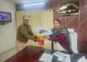 पलामू प्रमंडल में बड़ा प्रशासनिक संवाद! गढ़वा के उपायुक्त दिनेश यादव और SP अमन कुमार ने आयुक्त कुमुद सहाय से की शिष्टाचार मुलाकात – नगर चुनाव को निष्पक्ष व शांतिपूर्ण बनाने पर जोर