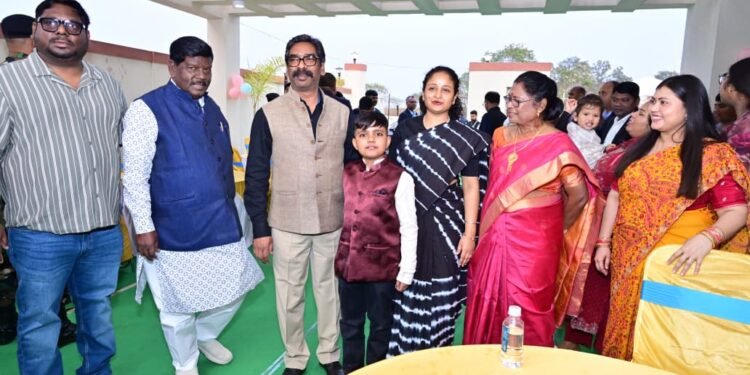 छोटे हर्षल के 9वें जन्मदिन पर मुख्यमंत्री हेमंत सोरेन और विधायक कल्पना सोरेन का प्यार भरा आशीर्वाद! विधानसभा आवास में हुआ दिल छू लेने वाला समारोह