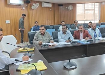 गढ़वा में उद्योग योजनाओं पर उपायुक्त की सख्ती! PMEGP, PM-FME और विश्वकर्मा योजना में खराब प्रगति पर बैंकों को फटकार – अगली बैठक तक 100% लक्ष्य हासिल करने का अल्टीमेटम!