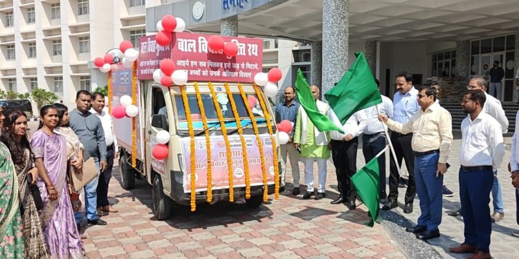 बाल विवाह मुक्ति का संकल्प! गढ़वा में ‘बाल विवाह मुक्ति रथ’ रवाना – उप विकास आयुक्त ने दिखाई हरी झंडी, जागरूकता अभियान शुरू