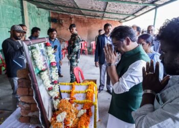 मुख्यमंत्री हेमंत सोरेन सरायकेला पहुंचे, पूर्व CM चंपई सोरेन के पोते वीर सोरेन के निधन पर दी भावपूर्ण श्रद्धांजलि – परिवार को ढांढस बंधाया