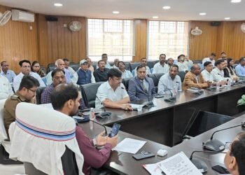 होली और रमजान की शुभकामनाओं के साथ शांति का संदेश! गढ़वा में जिला स्तरीय शांति समिति की बैठक, उपायुक्त और अभियान एसपी ने दी अपील – “भाईचारे से मनाएं त्योहार”