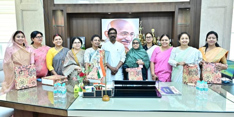 महिला शक्ति का सम्मान! झारखंड विधानसभा की सभी महिला विधायकों ने मुख्यमंत्री हेमंत सोरेन से की मुलाकात – महिला दिवस पर दी गई हार्दिक शुभकामनाएं और सशक्तिकरण का संकल्प