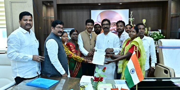 सरहुल पूजा की पूर्व संध्या पर भव्य न्योता! मुख्यमंत्री हेमंत सोरेन कांके के सरना मैदान में होंगे मुख्य अतिथि – केंद्रीय सरना समिति ने की शिष्टाचार मुलाकात, 19 मार्च को होगा झारखंड स्तरीय नागपुरी सांस्कृतिक महाकुंभ!