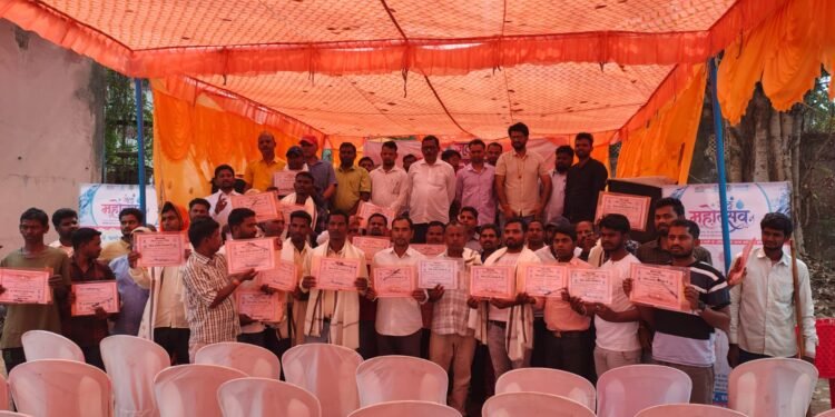 विश्व प्लंबर दिवस पर गढ़वा में प्लंबरों का सम्मान! टूलकिट-शॉल ओढ़ाकर दी गई बधाई – जल महोत्सव पखवाड़ा में जलसहिया दीदियों संग उत्सव