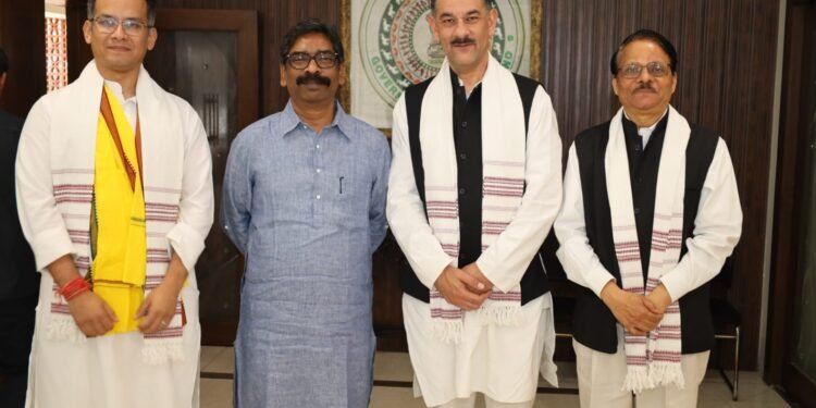 असम चुनाव से पहले बड़ा सियासी संकेत! असम कांग्रेस अध्यक्ष गौरव गोगोई ने मुख्यमंत्री हेमंत सोरेन से की अहम मुलाकात – चुनाव रणनीति, विकास योजनाएं और राजनीतिक मुद्दों पर गहन चर्चा