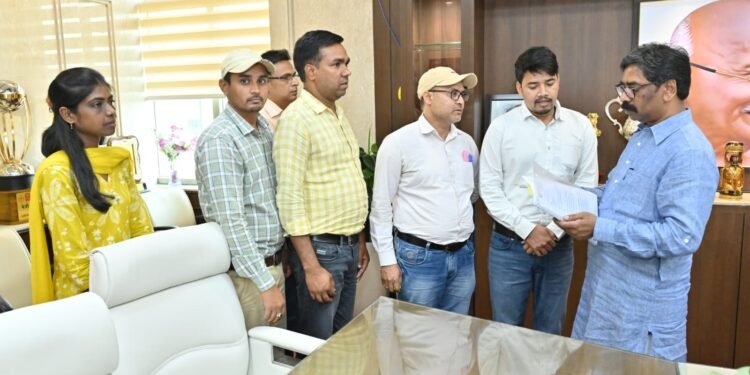 पॉलिटेक्निक अंशकालीन व्याख्याताओं की बड़ी मांग! मुख्यमंत्री हेमंत सोरेन से मिला प्रतिनिधिमंडल – सेवा अवधि 65 वर्ष और नियमावली में विसंगति दूर करने की गुहार