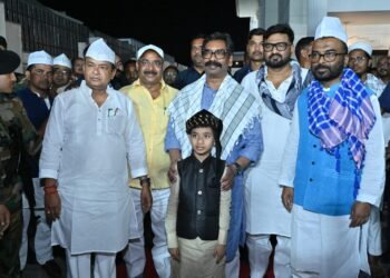 रमजान की रौनक में मुख्यमंत्री हेमंत सोरेन! स्वास्थ्य मंत्री डॉ. इरफान अंसारी के आवास पर दावत-ए-इफ्तार में शामिल हुए – सद्भाव और भाईचारे का खूबसूरत मंजर