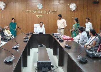 गढ़वा में उपायुक्त की जनसुनवाई में जनता की बेबाक पुकार! भूमि हड़पने, घर तोड़ने, साइबर ठगी, राशन लंबित, सहिया अनियमितता तक दर्जनों गंभीर फरियादें – तुरंत जांच और सख्त कार्रवाई के आदेश!