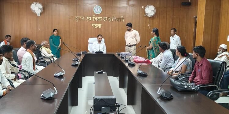 गढ़वा में उपायुक्त की जनसुनवाई में जनता की बेबाक पुकार! भूमि हड़पने, घर तोड़ने, साइबर ठगी, राशन लंबित, सहिया अनियमितता तक दर्जनों गंभीर फरियादें – तुरंत जांच और सख्त कार्रवाई के आदेश!