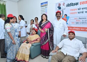 जीवनदायिनी पहल! मुख्यमंत्री हेमंत सोरेन ने खुद रक्तदान कर किया स्वैच्छिक रक्तदान शिविर का शुभारंभ – विधानसभा परिसर में हुआ महान मानवीय कार्य