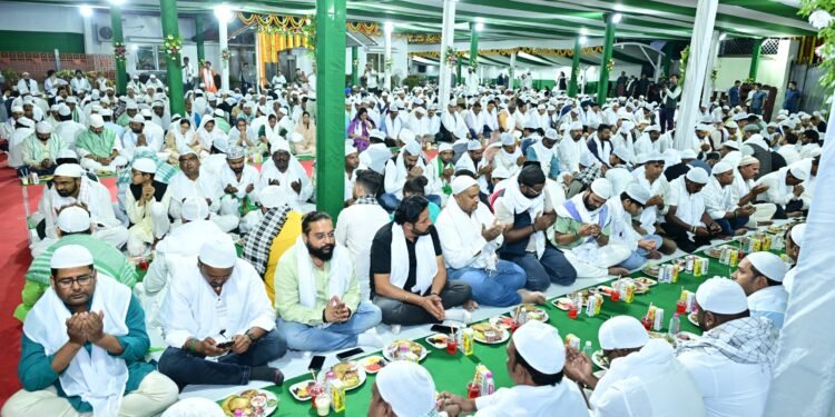 रमज़ान की रौनक में मुख्यमंत्री आवास! हेमंत सोरेन ने आयोजित की भव्य दावत-ए-इफ्तार – विभिन्न धर्मों-समुदायों के गणमान्य अतिथियों ने साझा की खुशियां, सामाजिक सद्भाव का खूबसूरत मंजर