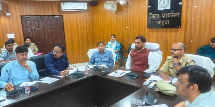 रामनवमी, ईद और सरहुल की पूर्व संध्या पर गढ़वा में शांति का संदेश! उपायुक्त और एसपी ने जिला स्तरीय शांति समिति की बैठक में दिए सख्त निर्देश – “भाईचारे से मनाए त्योहार”
