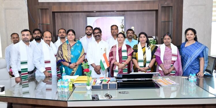 महिला सशक्तिकरण और बाल संरक्षण में बिहार-झारखंड का मजबूत सेतु! मुख्यमंत्री हेमंत सोरेन से बिहार विधान परिषद की बाल संरक्षण समिति ने की खास मुलाकात – दोनों राज्यों की समितियों में अनुभवों का आदान-प्रदान