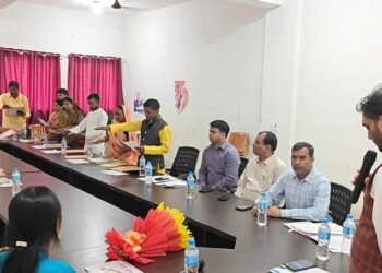 मझिआँव नगर पंचायत में नई शुरुआत! नवनिर्वाचित अध्यक्ष सुमित्रा देवी और सभी पार्षदों ने ली शपथ – उपाध्यक्ष पद पर सुमन विश्वकर्मा की जीत, उपायुक्त ने दिया विकास का आह्वान