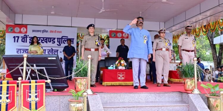 झारखंड पुलिस के जांबाज खिलाड़ी चमके! मुख्यमंत्री हेमंत सोरेन ने 17वीं राज्य स्तरीय खेलकूद प्रतियोगिता के समापन में किया पुरस्कार वितरण – “सुरक्षा के साथ खेलों में भी दिखा रहे दमखम”