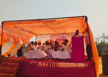 जल अर्पण दिवस पर गढ़वा में हुआ जल संरक्षण का संकल्प! पतरिया कला में जल महोत्सव पखवाड़ा के तहत ग्रामीणों ने ली शपथ – भूजल रिचार्ज, वर्षा जल संचयन और जल प्रबंधन पर जोर