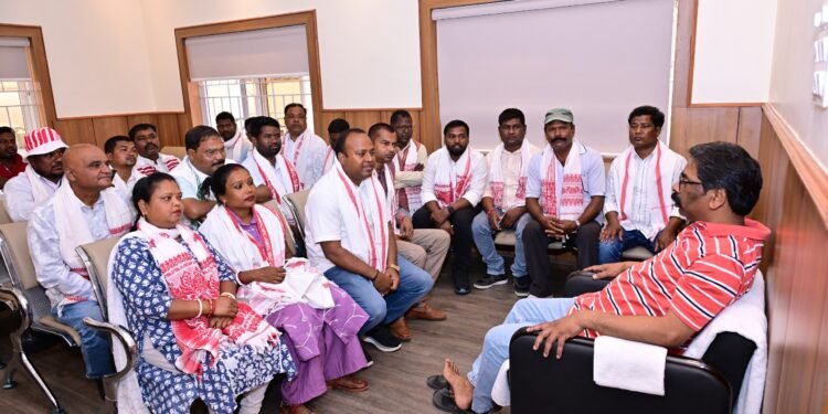 सरहुल पूजा में मुख्य अतिथि बनेंगे मुख्यमंत्री हेमंत सोरेन! केंद्रीय सरना समिति ने किया सादर निमंत्रण – 21 मार्च को सिरमटोली सरना स्थल में होगा पारंपरिक पूजन