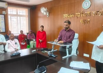 गढ़वा में उपायुक्त की जनसुनवाई में फिर बुलंद हुई जनता की आवाज! पंचायत योजना में करोड़ों की कथित हेराफेरी, दिव्यांग शिक्षक का स्थानांतरण, प्रधानमंत्री आवास में बाधा, अयोग्य लाभार्थियों पर सवाल – सभी मामलों पर तुरंत जांच के सख्त आदेश!