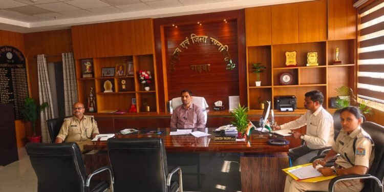 गढ़वा में शिक्षा पर उपायुक्त की कड़ी नजर! छात्रवृत्ति, मिड-डे मील, निपुण भारत, बिरसा आवास से लेकर स्मार्ट क्लास तक – लापरवाही पर सख्त नाराजगी, सभी योजनाओं में तेजी लाने के फरमान