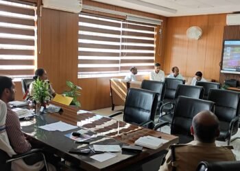 गढ़वा में अवैध खनन पर प्रशासन का अब अल्टीमेटम! पहली बार 50 हजार जुर्माना, दूसरी बार सीधे प्राथमिकी – टास्क फोर्स बैठक में उपायुक्त ने दिए कड़े निर्देश