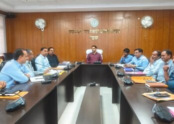 गढ़वा में उपायुक्त की जनसुनवाई में जनता की आवाज बुलंद! बालिका विद्यालय की महिला गार्डों पर प्रताड़ना, आधार-राशन कार्ड में नाम की भिन्नता, भूमि म्यूटेशन, पेयजल संकट – हर समस्या पर त्वरित कार्रवाई के सख्त निर्देश