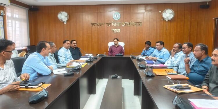 गढ़वा में उपायुक्त की जनसुनवाई में जनता की आवाज बुलंद! बालिका विद्यालय की महिला गार्डों पर प्रताड़ना, आधार-राशन कार्ड में नाम की भिन्नता, भूमि म्यूटेशन, पेयजल संकट – हर समस्या पर त्वरित कार्रवाई के सख्त निर्देश