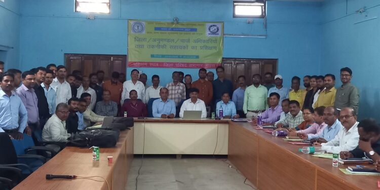 मंडल डैम विस्थापितों को बेहतर जीवन: उपायुक्त दिनेश यादव की अध्यक्षता में उच्च स्तरीय समीक्षा बैठक, पुनर्वास स्थलों पर सड़क, पेयजल, विद्युत, स्वास्थ्य, शिक्षा जैसी मूलभूत सुविधाओं को शीघ्र विकसित करने के सख्त निर्देश