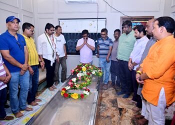 मुख्यमंत्री हेमंत सोरेन ने दिवंगत जे०एन० सिंह को पुष्पचक्र अर्पित कर दी भावपूर्ण श्रद्धांजलि – शोक संतप्त परिवार को संबल दिया