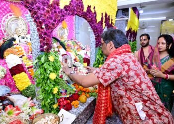 रामनवमी की पावन बेला में पूजा-अर्चना कर राज्य की समृद्धि की कामना की! मुख्यमंत्री हेमंत सोरेन एवं कल्पना सोरेन ने तपोवन मंदिर में की विधिवत् पूजा