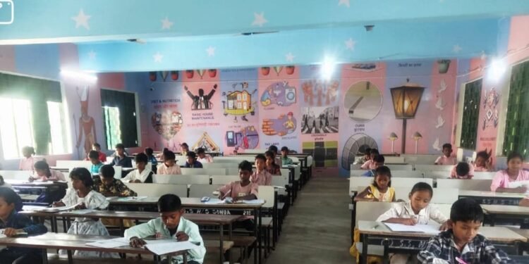 झारखंड में मॉडल विद्यालय प्रवेश परीक्षा शांतिपूर्ण रूप से संपन्न! 82 मॉडल स्कूलों के लिए 19 जिलों के 60 केंद्रों पर हुई परीक्षा – 100 अंकों की MCQ आधारित परीक्षा में अंग्रेजी, गणित और सामाजिक विज्ञान के प्रश्न