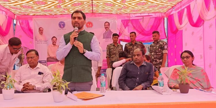 गढ़वा में किशोरियों के स्वास्थ्य की नई ढाल! HPV वैक्सीनेशन कार्यक्रम का शुभारंभ, सर्वाइकल कैंसर से मिलेगी सुरक्षा