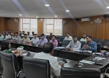 जनगणना 2027 की तैयारियां तेज! गढ़वा में उपायुक्त की अध्यक्षता में उच्चस्तरीय समीक्षा बैठक, मकान सूचीकरण कार्य को लेकर दिए गए सख्त निर्देश