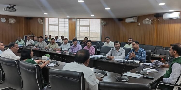 जनगणना 2027 की तैयारियां तेज! गढ़वा में उपायुक्त की अध्यक्षता में उच्चस्तरीय समीक्षा बैठक, मकान सूचीकरण कार्य को लेकर दिए गए सख्त निर्देश