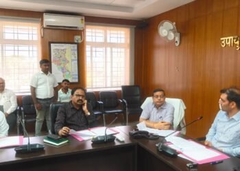 गढ़वा में अनुकंपा नियुक्ति पर बड़ा फैसला! 8 आश्रितों को मिली नौकरी की सिफारिश, उपायुक्त ने पारदर्शिता पर दिया सख्त निर्देश