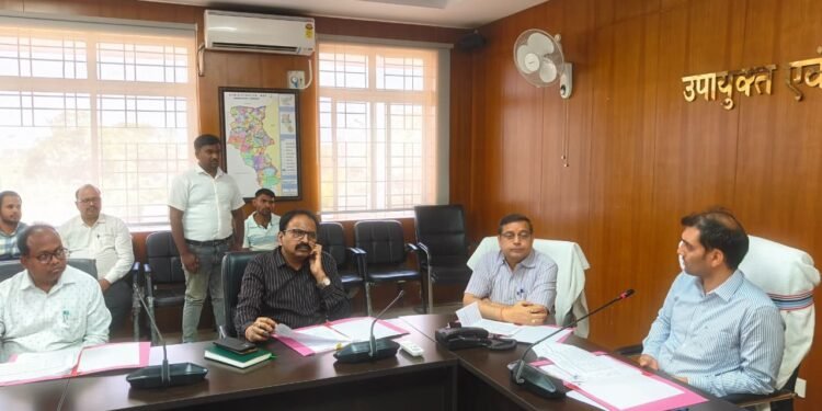 गढ़वा में अनुकंपा नियुक्ति पर बड़ा फैसला! 8 आश्रितों को मिली नौकरी की सिफारिश, उपायुक्त ने पारदर्शिता पर दिया सख्त निर्देश