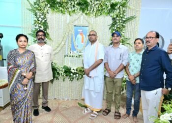 दिवंगत जे.एन. सिंह जी के संस्कार भोज में शामिल हुए मुख्यमंत्री हेमंत सोरेन – भावभीनी श्रद्धांजलि अर्पित कर परिवार को दिया ढांढस